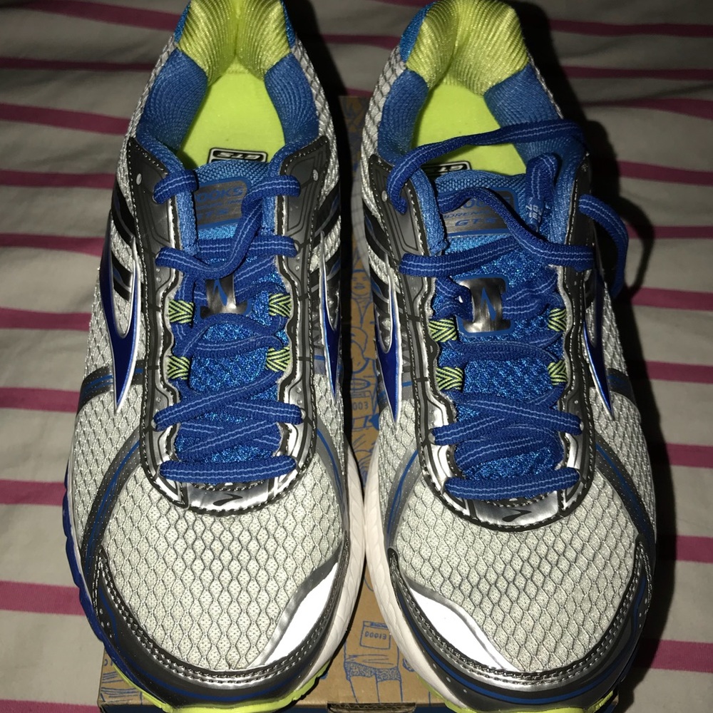 Brooks women’s size 9 BNIB
